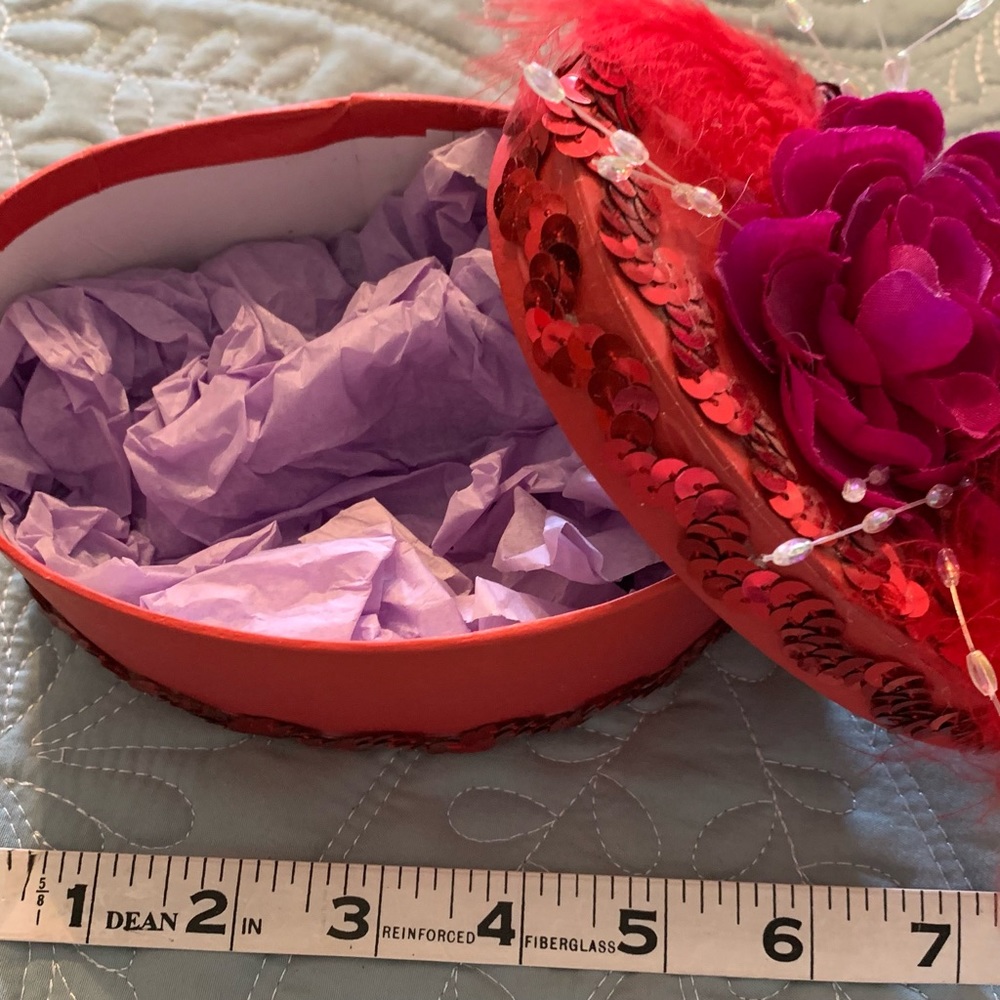 Little Red Oval Box - Picture 3 of 4